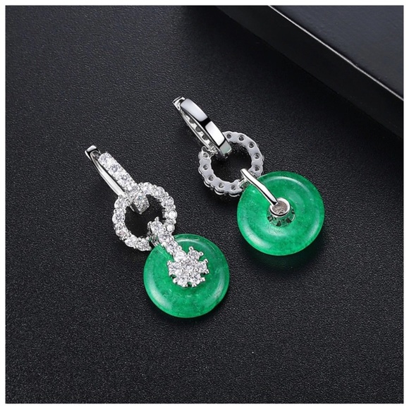 Swarovski Crystals The Kusa Jade Color Earrings - Picture 3 of 4